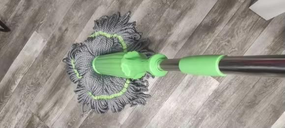 Self-Twisting Water Rotating Mop โ Microfiber Floor Cleaner